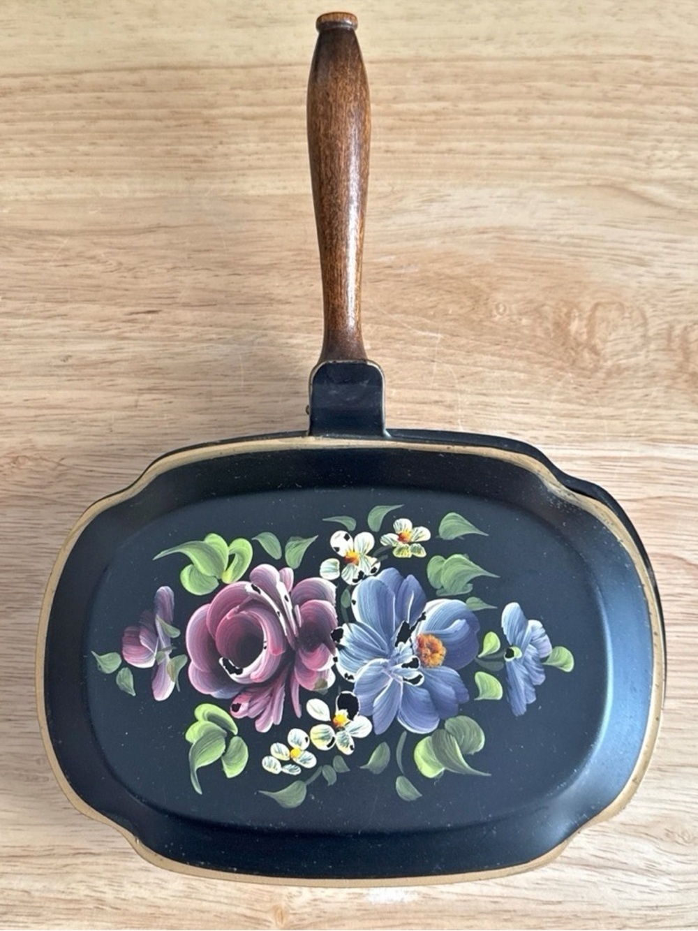 Vintage Toleware Hand Painted Silent Butler Crumb Catcher Wooden Handle Nashco - Picture 14 of 15